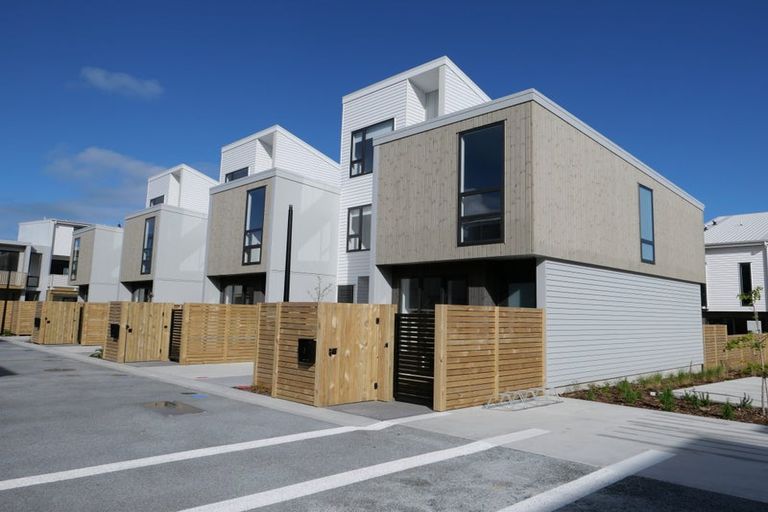 Photo of property in 2 Kamahi Place, Paraparaumu, 5032