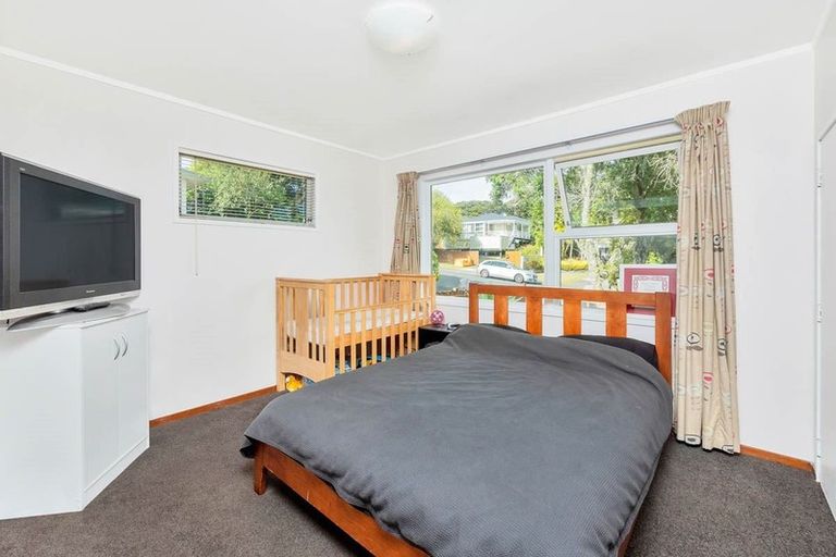 Photo of property in 50 Tamahere Drive, Glenfield, Auckland, 0629