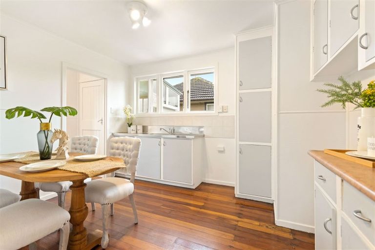 Photo of property in 18 Karamu Street, Te Atatu Peninsula, Auckland, 0610