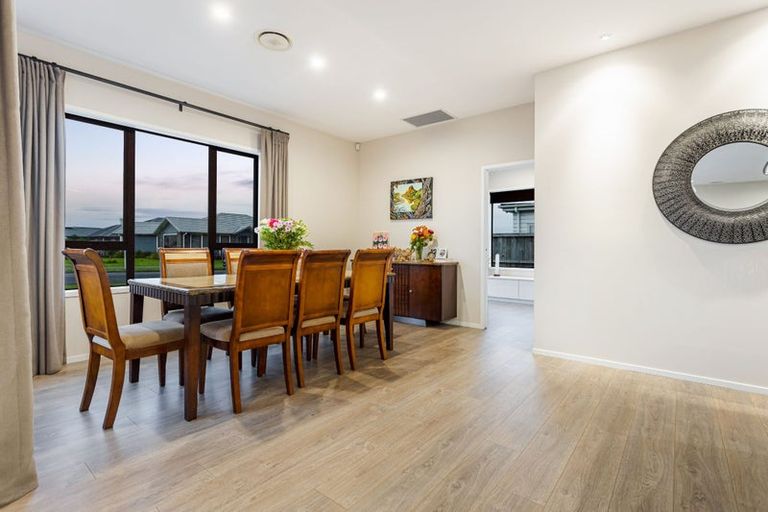 Photo of property in 60 Pohutukawa Parade, Riverhead, 0820