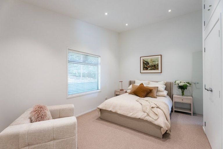 Photo of property in 64 Otitori Bay Road, Titirangi, Auckland, 0604