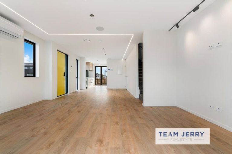 Photo of property in 18 Corporal Street, Papakura, 2110