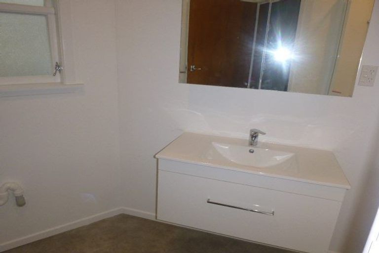 Photo of property in 2b Garden Road, Northland, Wellington, 6012