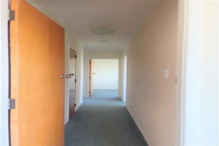 Photo of property in 41 Versailles Street, Karori, Wellington, 6012