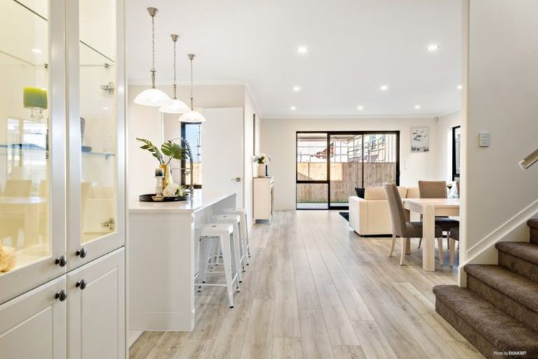 Photo of property in 82 Drumbuoy Drive, Flat Bush, Auckland, 2019