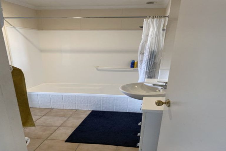 Photo of property in Tuscany Towers, 70/1 Ambrico Place, New Lynn, Auckland, 0600