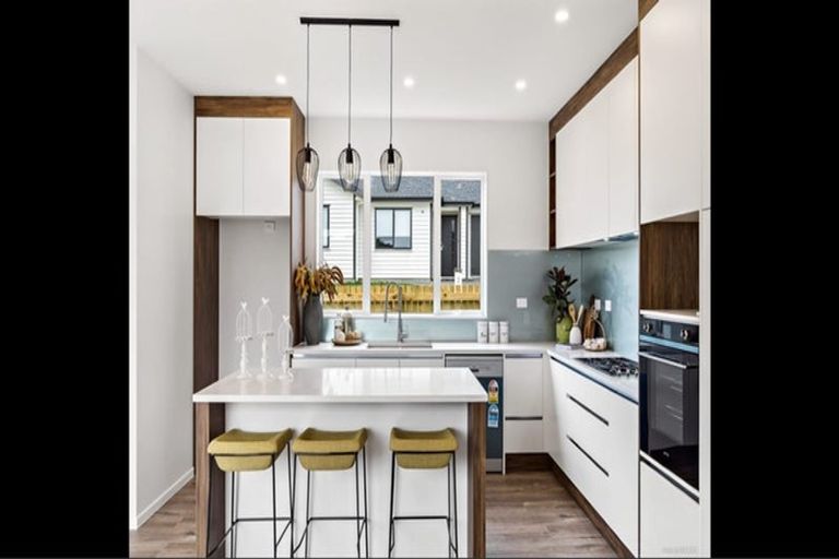 Photo of property in 3 Franheim Crescent, Orewa, 0931