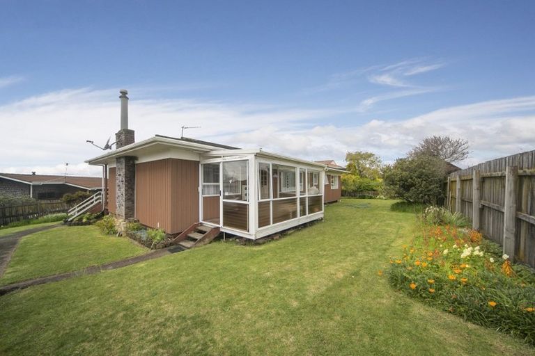 Photo of property in 18 Flagstaff Place, Massey, Auckland, 0614