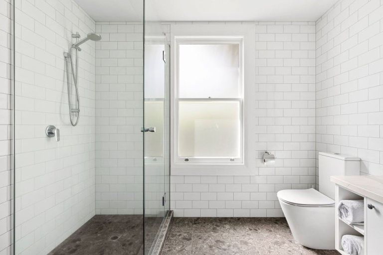 Photo of property in 16 Hamilton Road, Cambridge, 3434