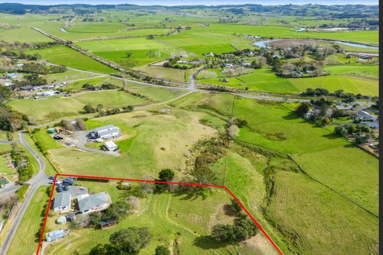 Photo of property in 95 Mangakura Road, Helensville, 0800