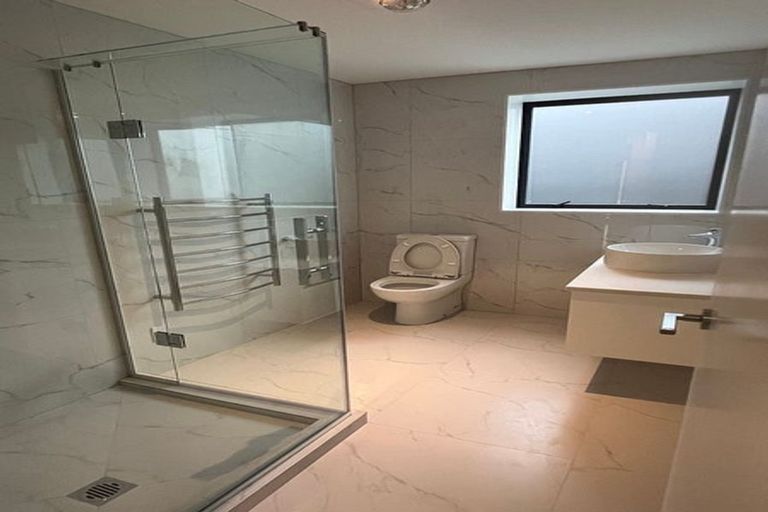 Photo of property in 8 La Bella Road, Hobsonville, Auckland, 0616