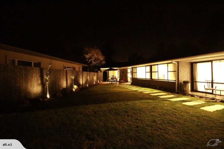 Photo of property in 17 Hawthornden Road, Avonhead, Christchurch, 8042