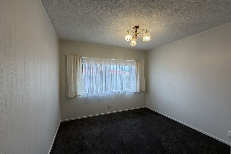 Photo of property in 1/75a West Coast Road, Glen Eden, Auckland, 0602
