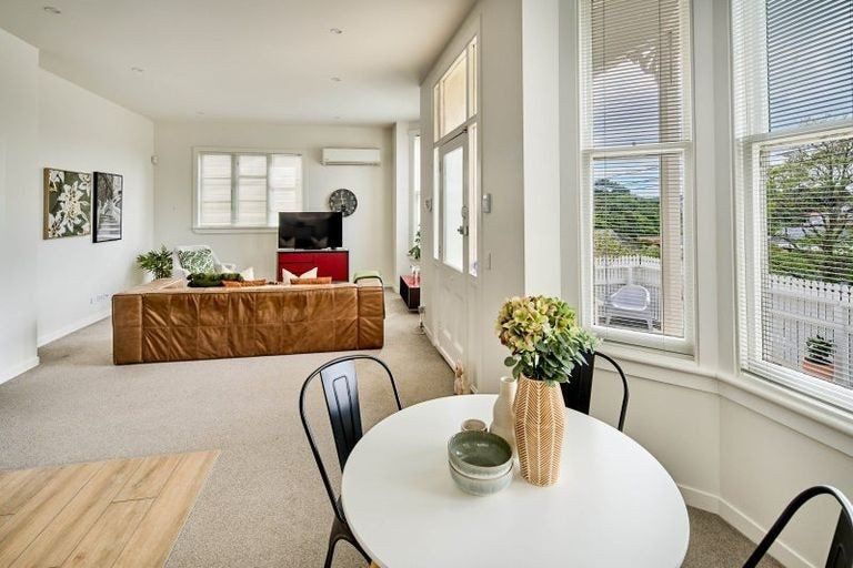 Photo of property in 10 Stanley Street, Berhampore, Wellington, 6023