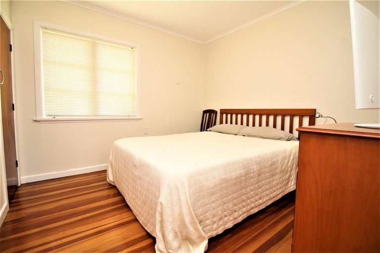 Photo of property in 37 South Lynn Road, Titirangi, Auckland, 0604