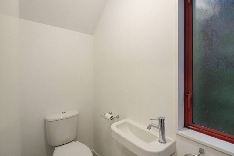 Photo of property in 8 Albemarle Road, Northland, Wellington, 6012