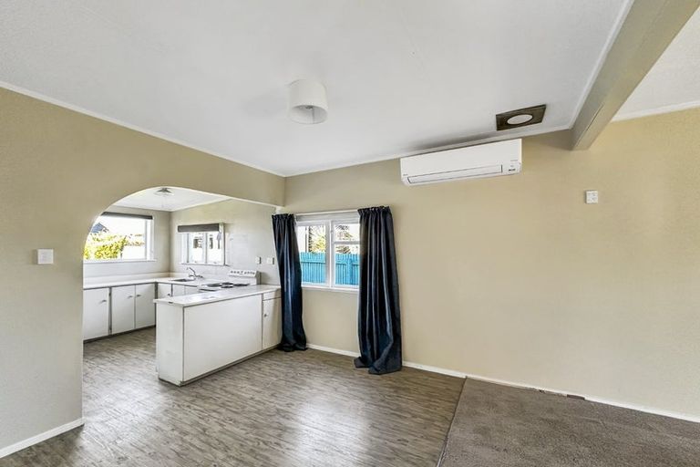 Photo of property in 18 Karaka Street, Castlecliff, Whanganui, 4501
