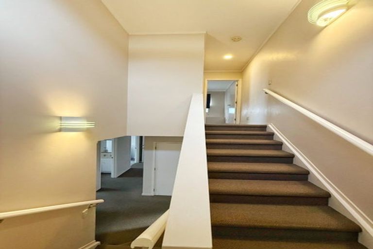 Photo of property in 20 Reynard Terrace, Conifer Grove, Takanini, 2112