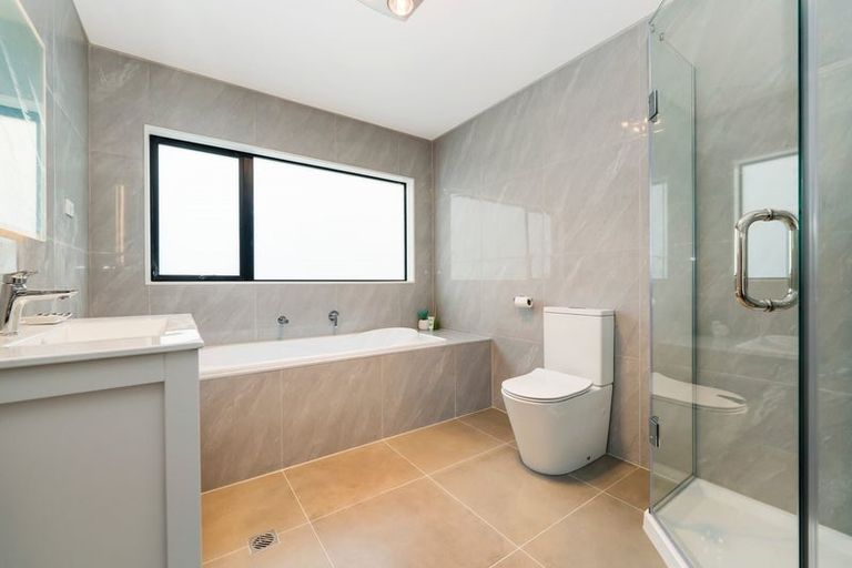 Photo of property in 13a Renata Crescent, Te Atatu Peninsula, Auckland, 0610