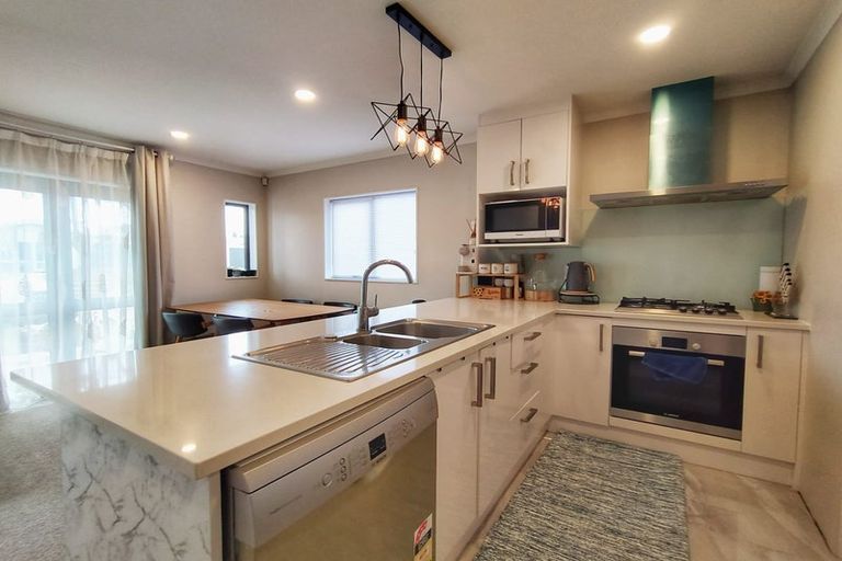 Photo of property in 8 Tribute Loop, Takanini, 2112