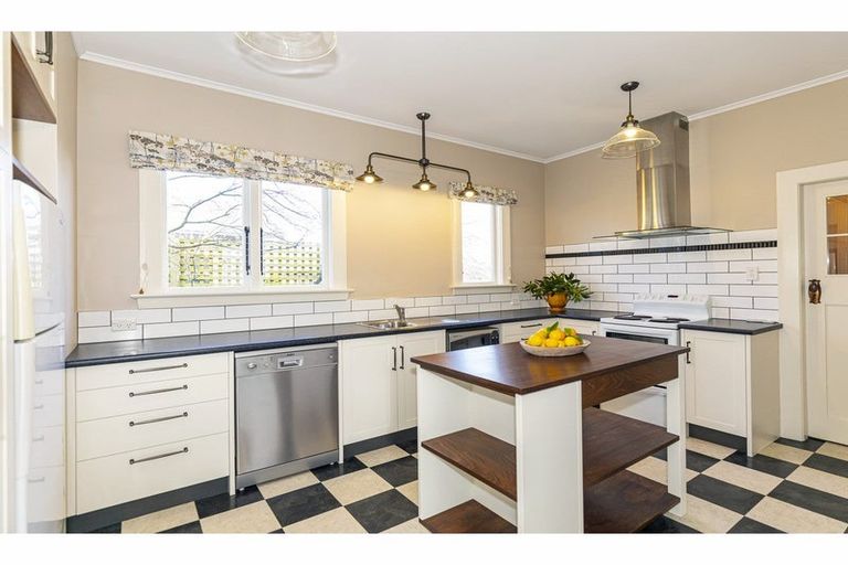 Photo of property in 12 Preston Street, West End, Timaru, 7910