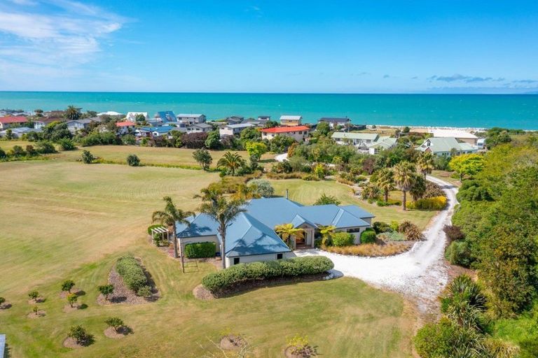 Photo of property in 32 Broadsea Avenue, Ruby Bay, Mapua, 7005