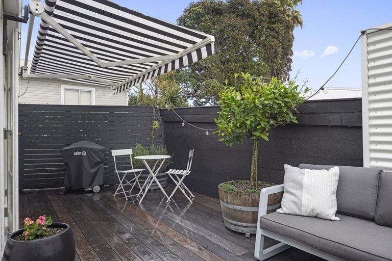 Photo of property in 251a Courtenay Street, Strandon, New Plymouth, 4312