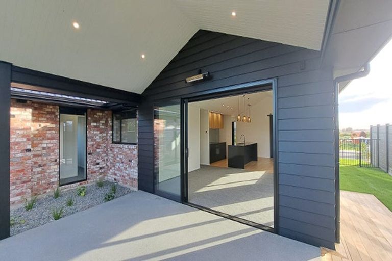 Photo of property in 90 Hugo Shaw Drive, Cambridge, 3434