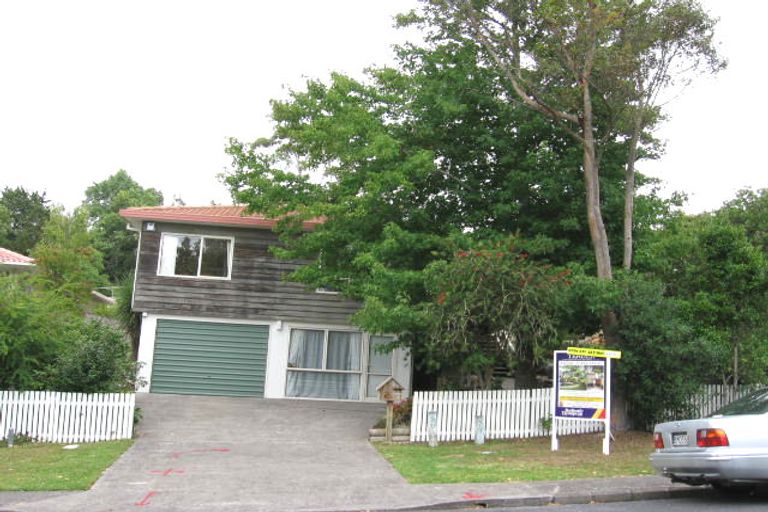 Photo of property in 2/28 Sequoia Place, Sunnynook, Auckland, 0620