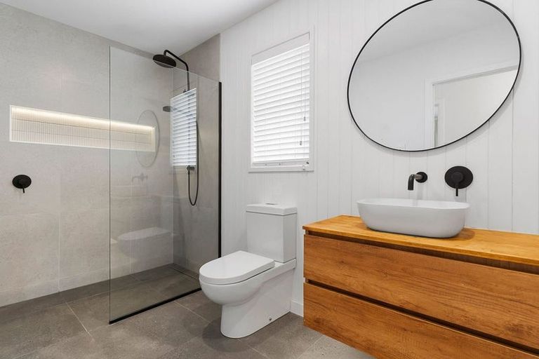 Photo of property in 73 Dale Crescent, Pakuranga, Auckland, 2010
