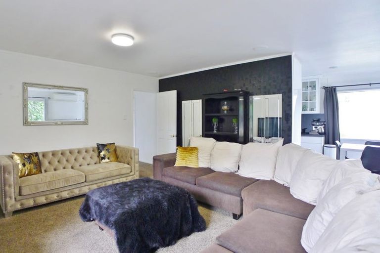 Photo of property in 2/5 Hellyers Street, Birkdale, Auckland, 0626