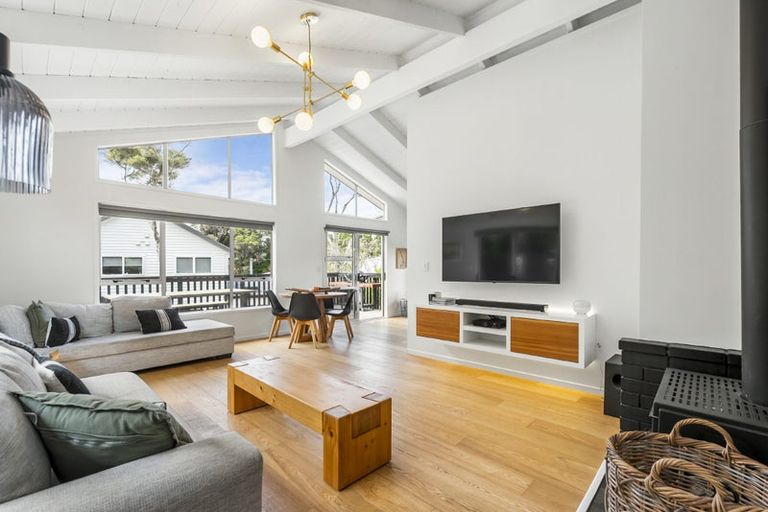 Photo of property in 2/31 Tui Glen Road, Birkenhead, Auckland, 0626