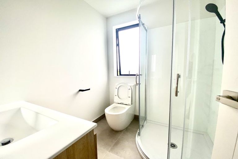 Photo of property in 7/20 Peach Road, Glenfield, Auckland, 0629
