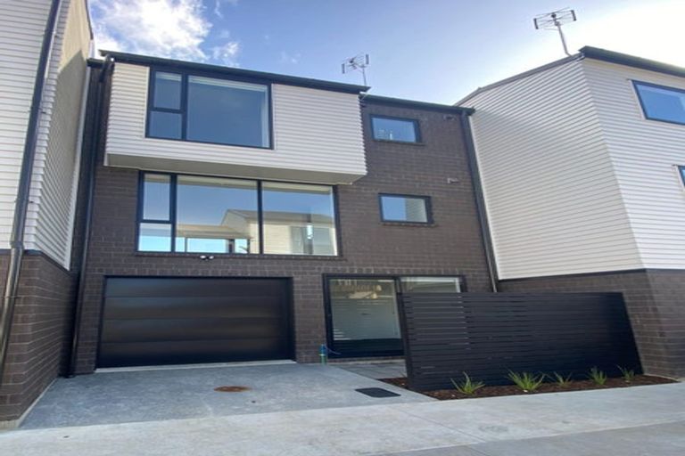 Photo of property in 7/1 Fruitvale Road, New Lynn, Auckland, 0600