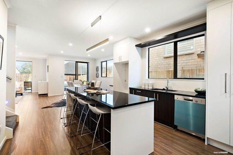 Photo of property in 24 Cooladawson Drive, Flat Bush, Auckland, 2019