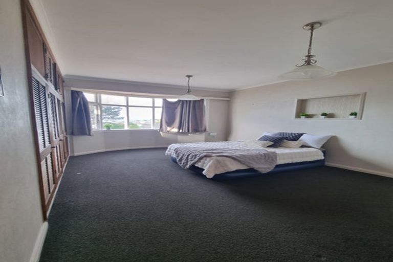 Photo of property in 2 Sugarloaf Road, Brooklyn, Wellington, 6021