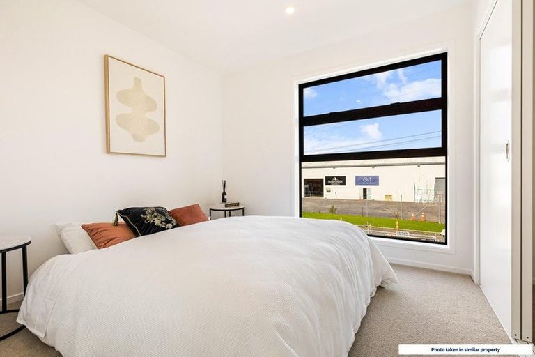 Photo of property in 54 Rauemi Way, Te Atatu South, Auckland, 0610