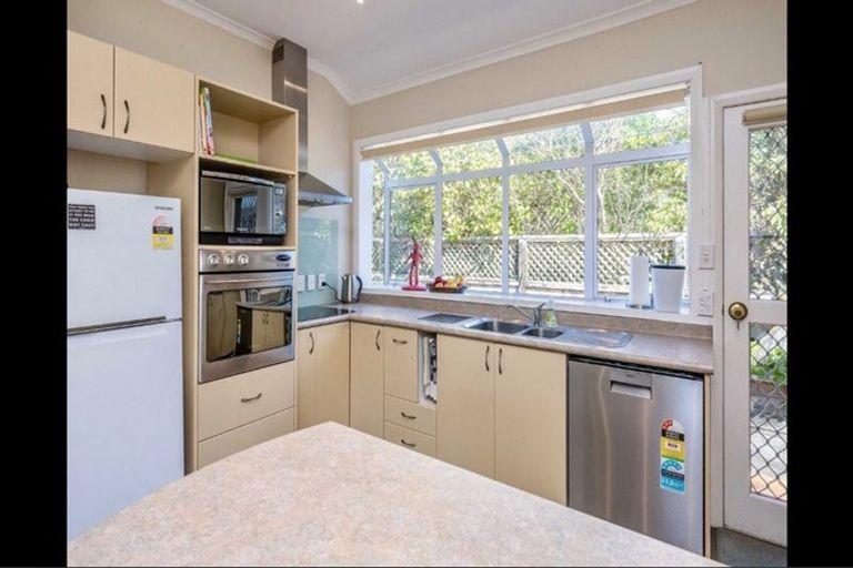 Photo of property in 6 Station Road, Khandallah, Wellington, 6035