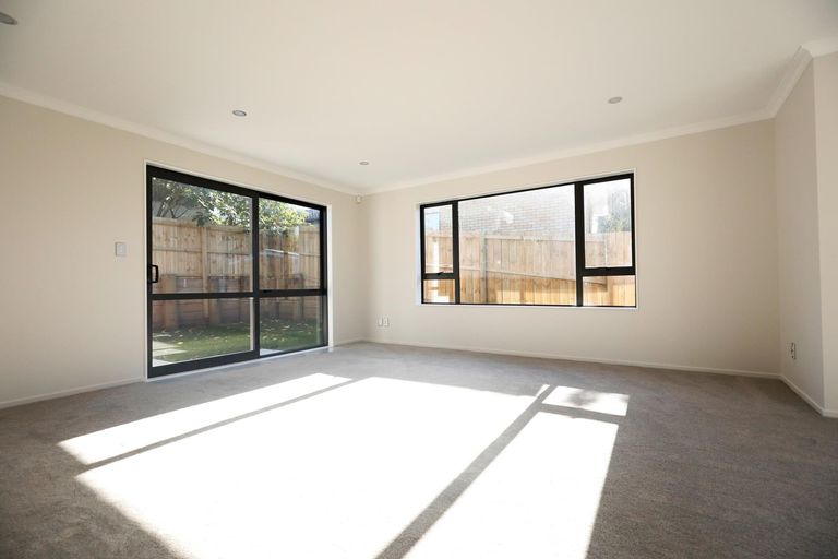 Photo of property in 9a Rimu Street, New Lynn, Auckland, 0600