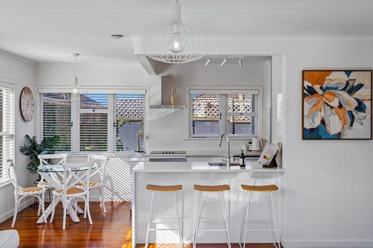 Photo of property in 1/15 Stanley Avenue, Milford, Auckland, 0620