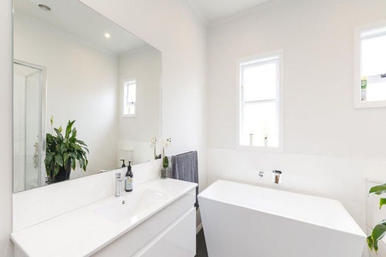 Photo of property in 20 East Street, Terrace End, Palmerston North, 4410