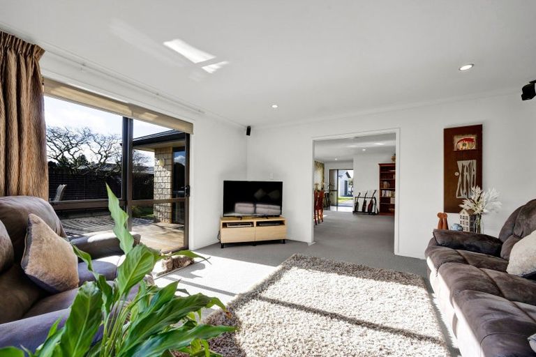 Photo of property in 21 Montague Grove, Stratford, 4332