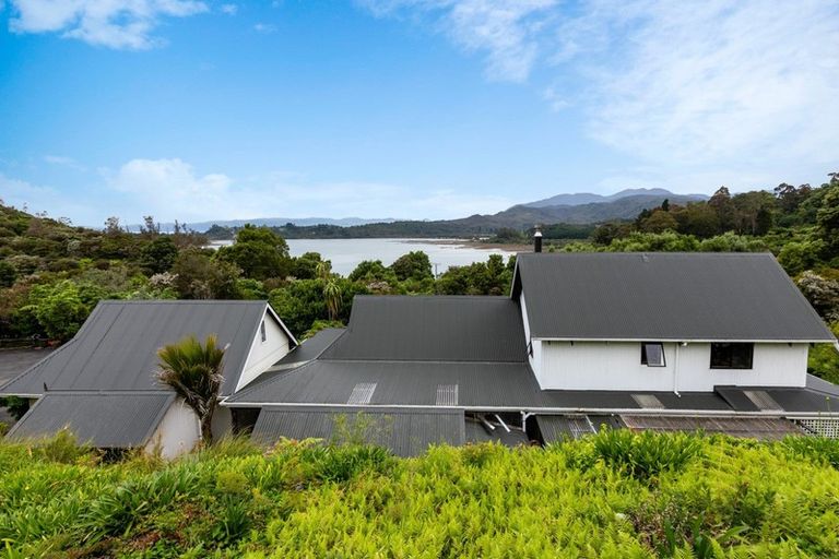 Photo of property in 1863 Takaka-collingwood Highway, Milnthorpe, Collingwood, 7182