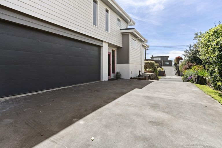 Photo of property in 9 Calvert Road, Moturoa, New Plymouth, 4310