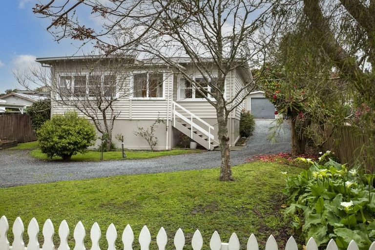 Photo of property in 43 Awaroa Road, Helensville, 0800