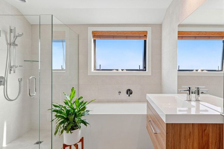 Photo of property in 23 Kereru Crescent, Wanaka, 9305