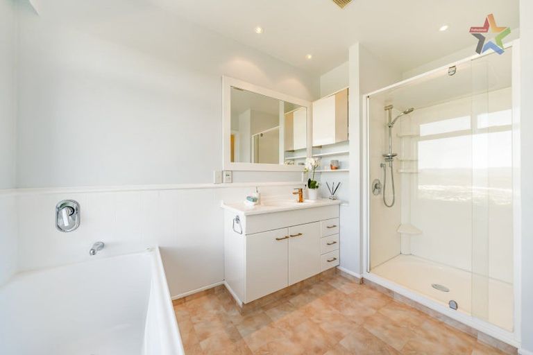 Photo of property in 35 Acacia Avenue, Maungaraki, Lower Hutt, 5010