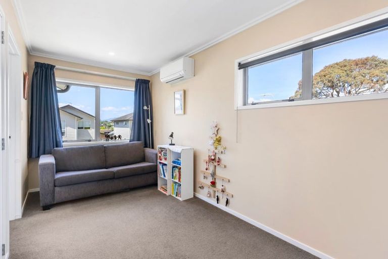 Photo of property in 1 Chalfont Road, Silverstream, Upper Hutt, 5019