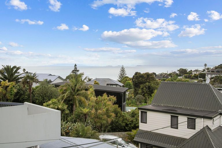 Photo of property in 4a Korotaha Terrace, Rothesay Bay, Auckland, 0630
