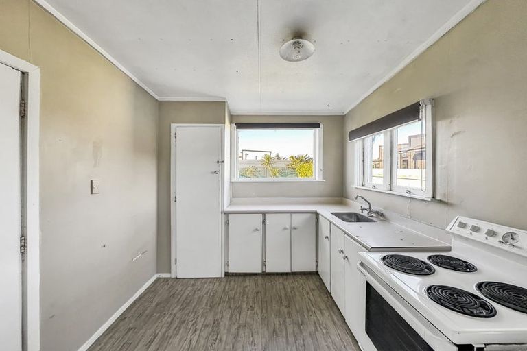 Photo of property in 18 Karaka Street, Castlecliff, Whanganui, 4501